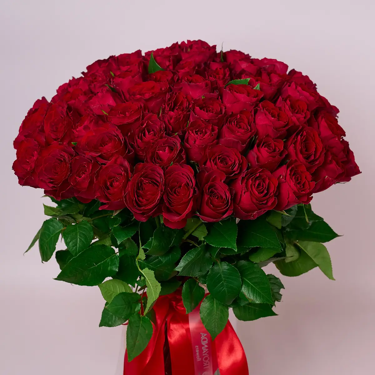 Букет 75 Троянд червоних Мадам Ред купити недорого в Україні, фото 2