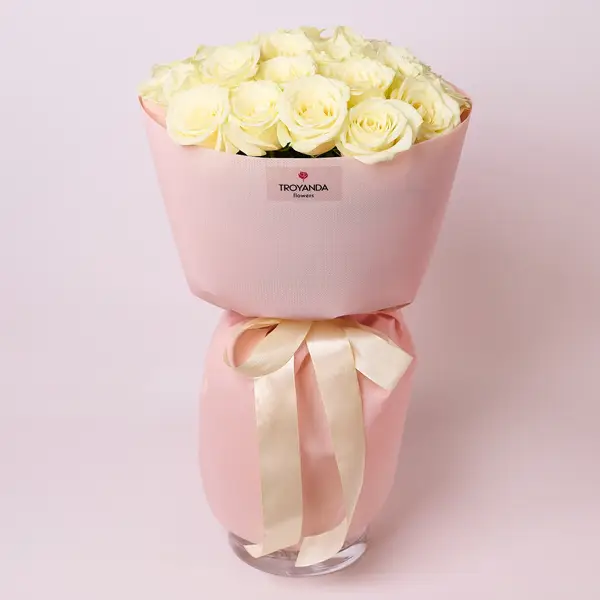 Букет 27 Троянд білих Сновсторм купити