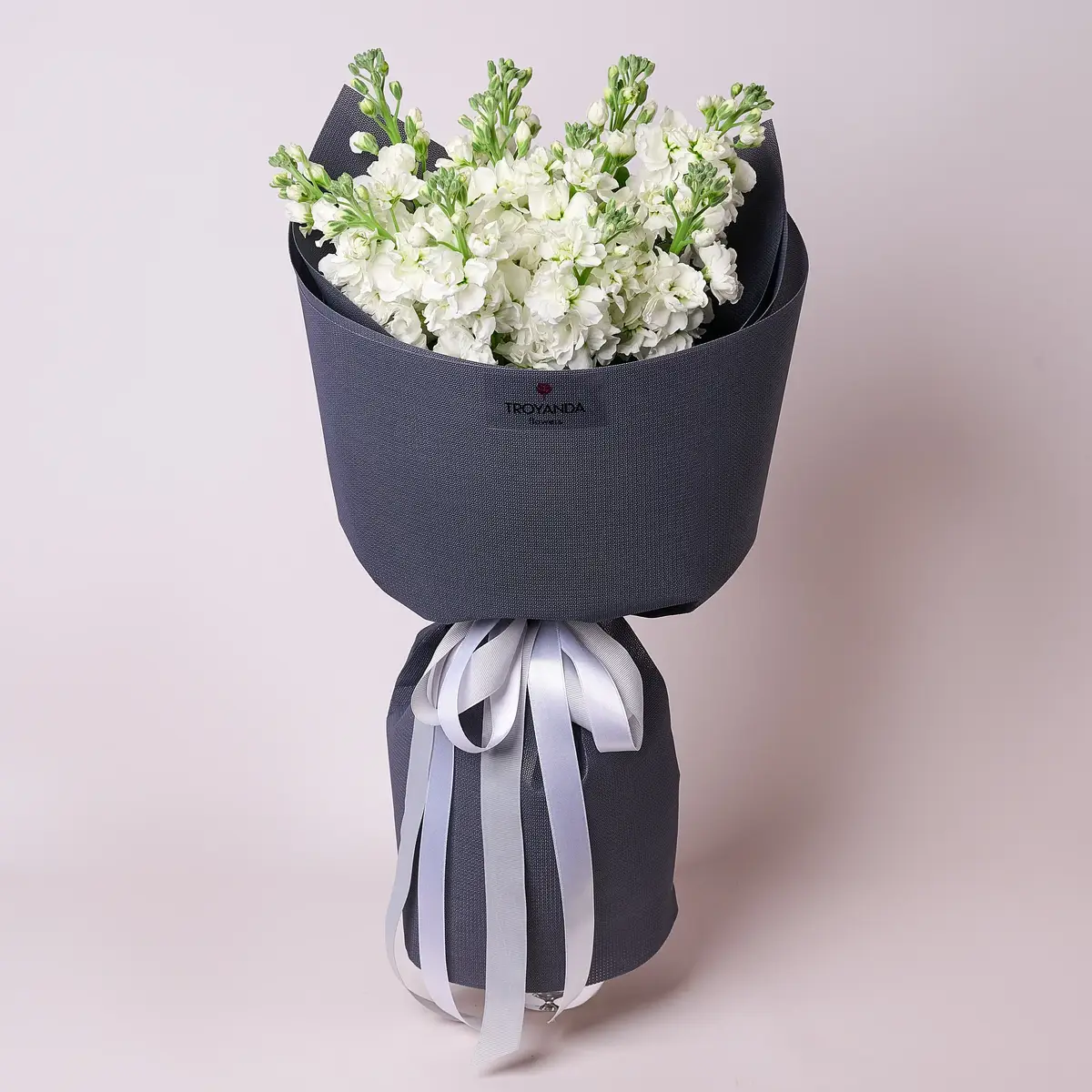 Букет 11 Білих Матіол купити