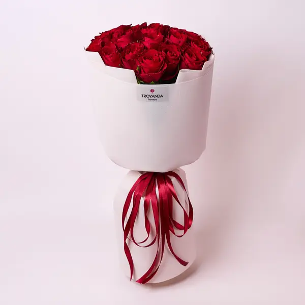 Букет 19 Троянд червоних Мадам Ред купити