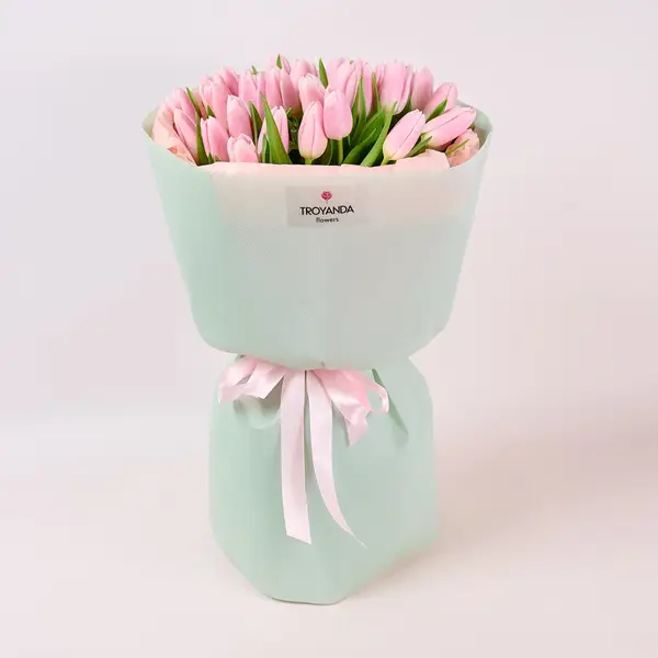 Букет 35 бледно -розовых тюльпанов купить