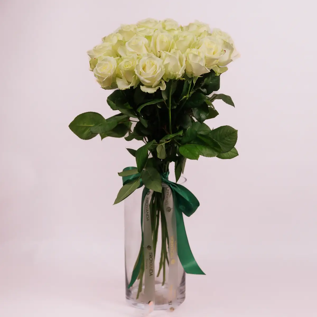 Букет 19 Троянд білих Аваланч купити