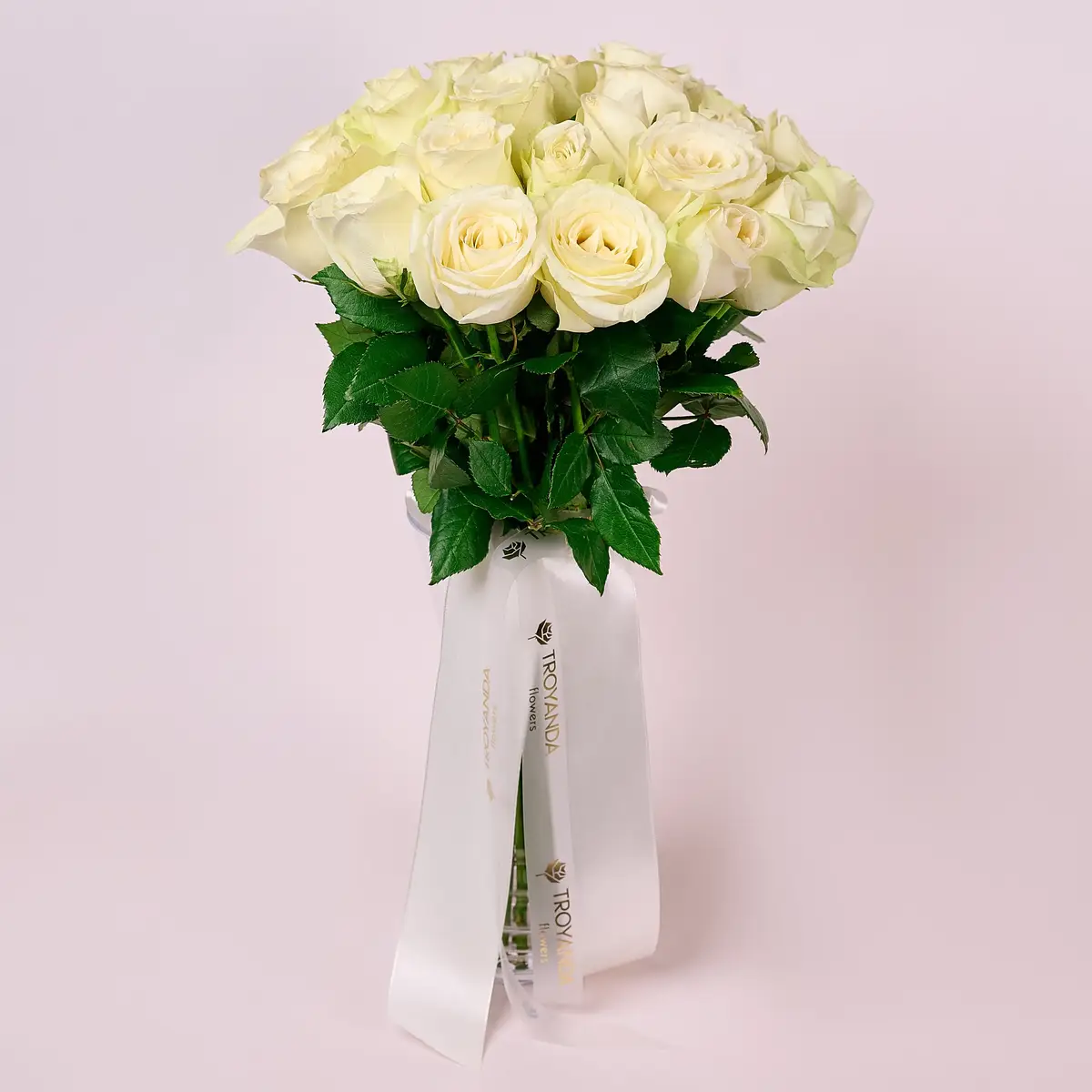 Букет 27 Троянд білих Сновсторм купити