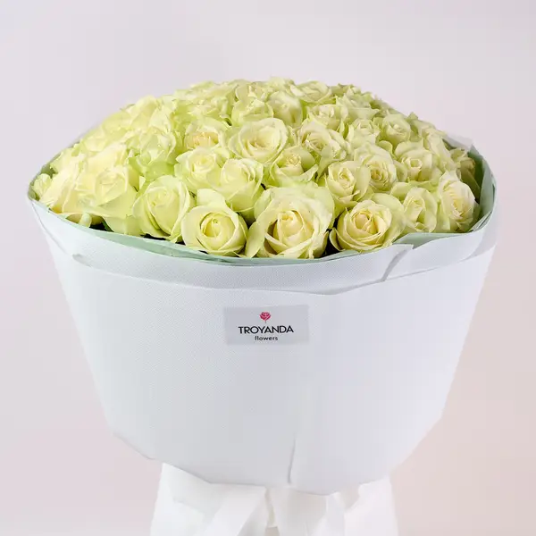 Букет 55 Троянд білих Сновсторм купити