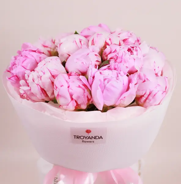 Букет из 15 розовых пионов Сара Бернард купить