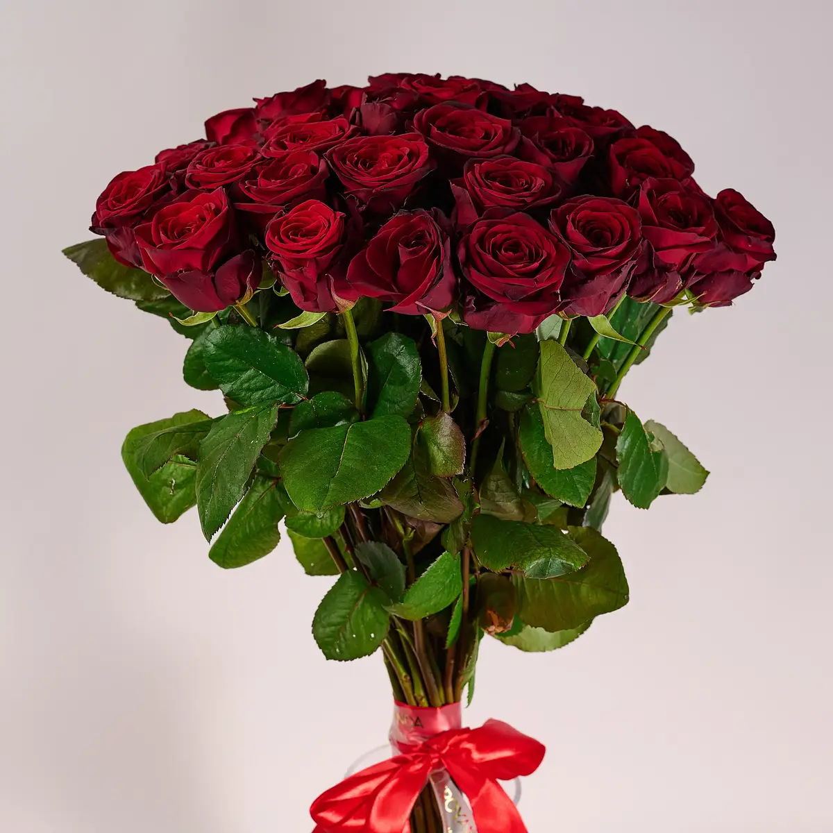 Букет из 35 роз красных Ред Наоми купить недорого в Украине, фото 2
