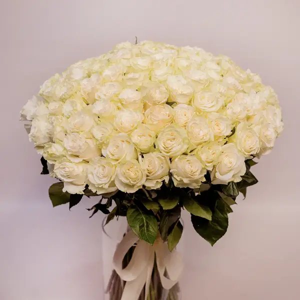 Букет 75 Троянд білих Мондіаль купити