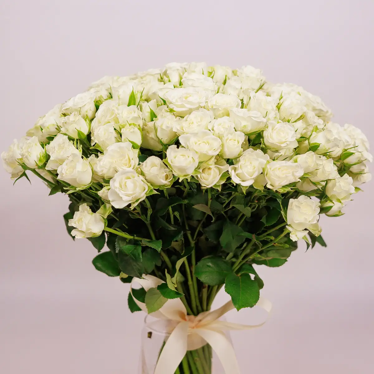 Букет 45 Троянд спрей Сновфлейк купити недорого в Україні, фото 2