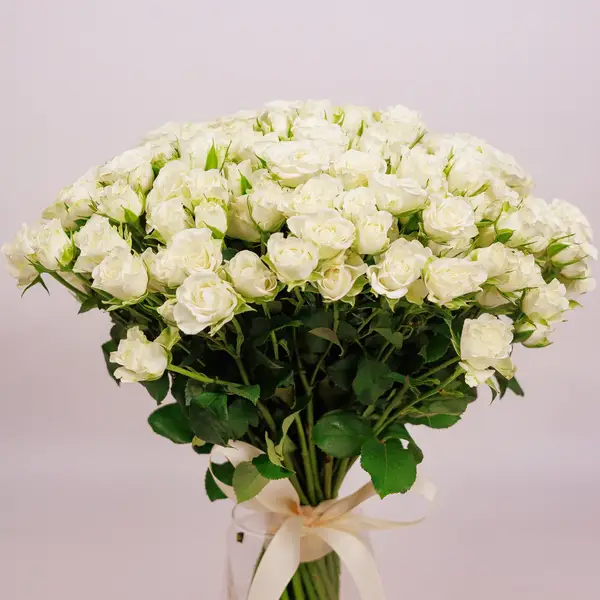 Букет 45 Троянд спрей Сновфлейк купити