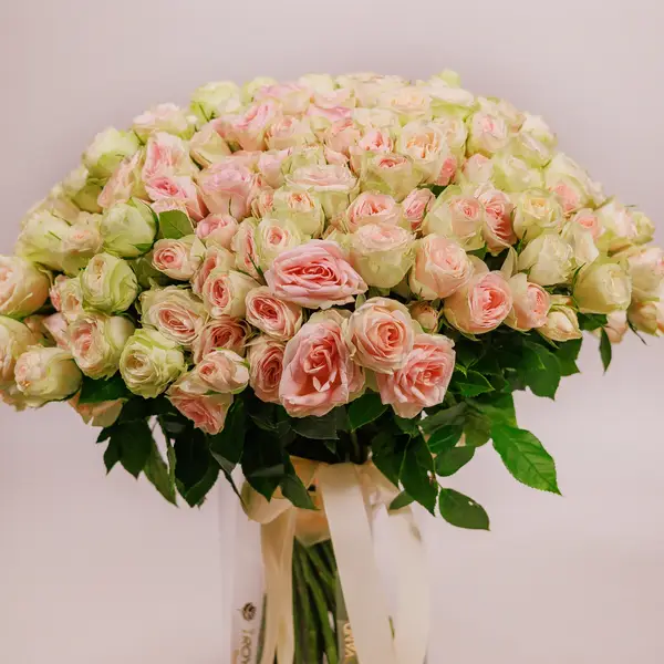 Букет 55 Троянд спрей Крісті купити