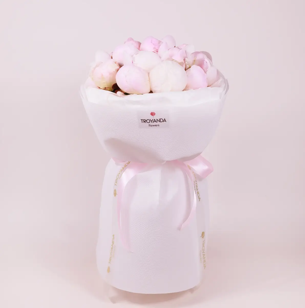 Букет 15 Рожевих Півоній Гарденія купити