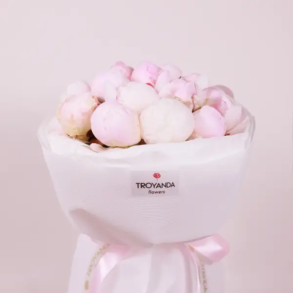 Букет 15 Рожевих Півоній Гарденія купити