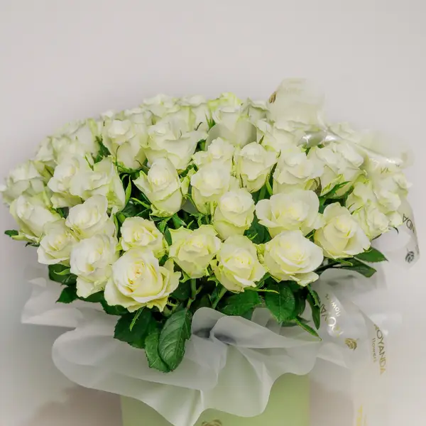 Бокс 69 Троянд Атена купити