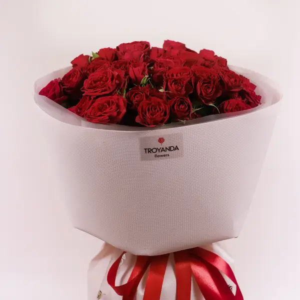 Букет 21 Роза спрей Ред Трендсетер купить
