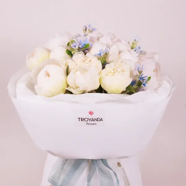Букет 15 Белых Пионов Бовл оф крем купить