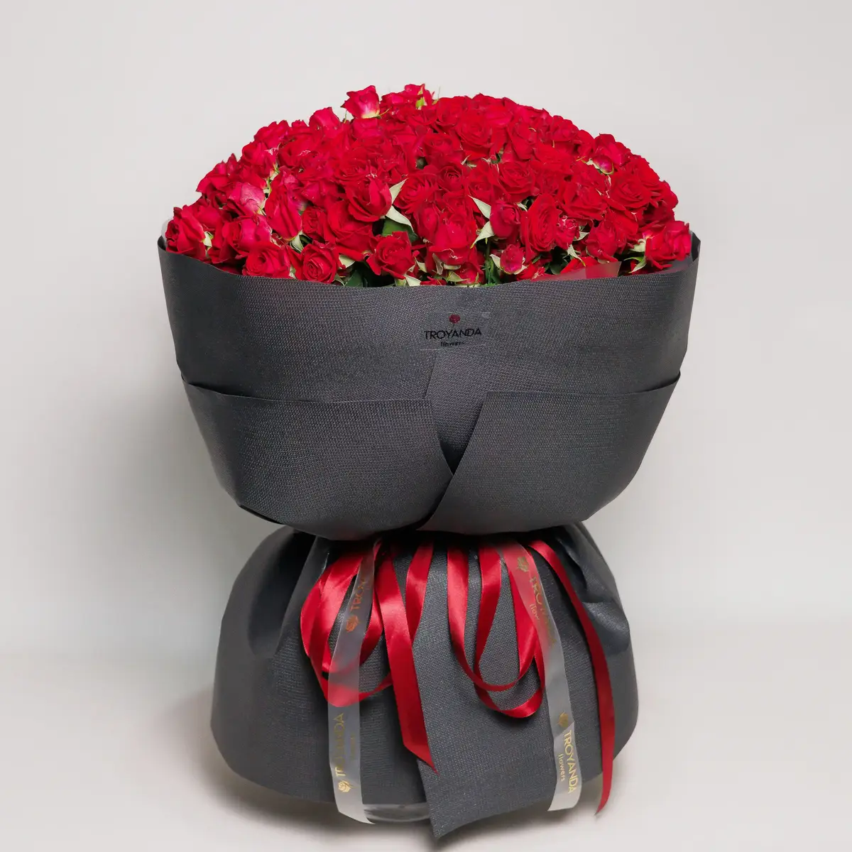 Букет 55 Троянд спрей Домініка купити