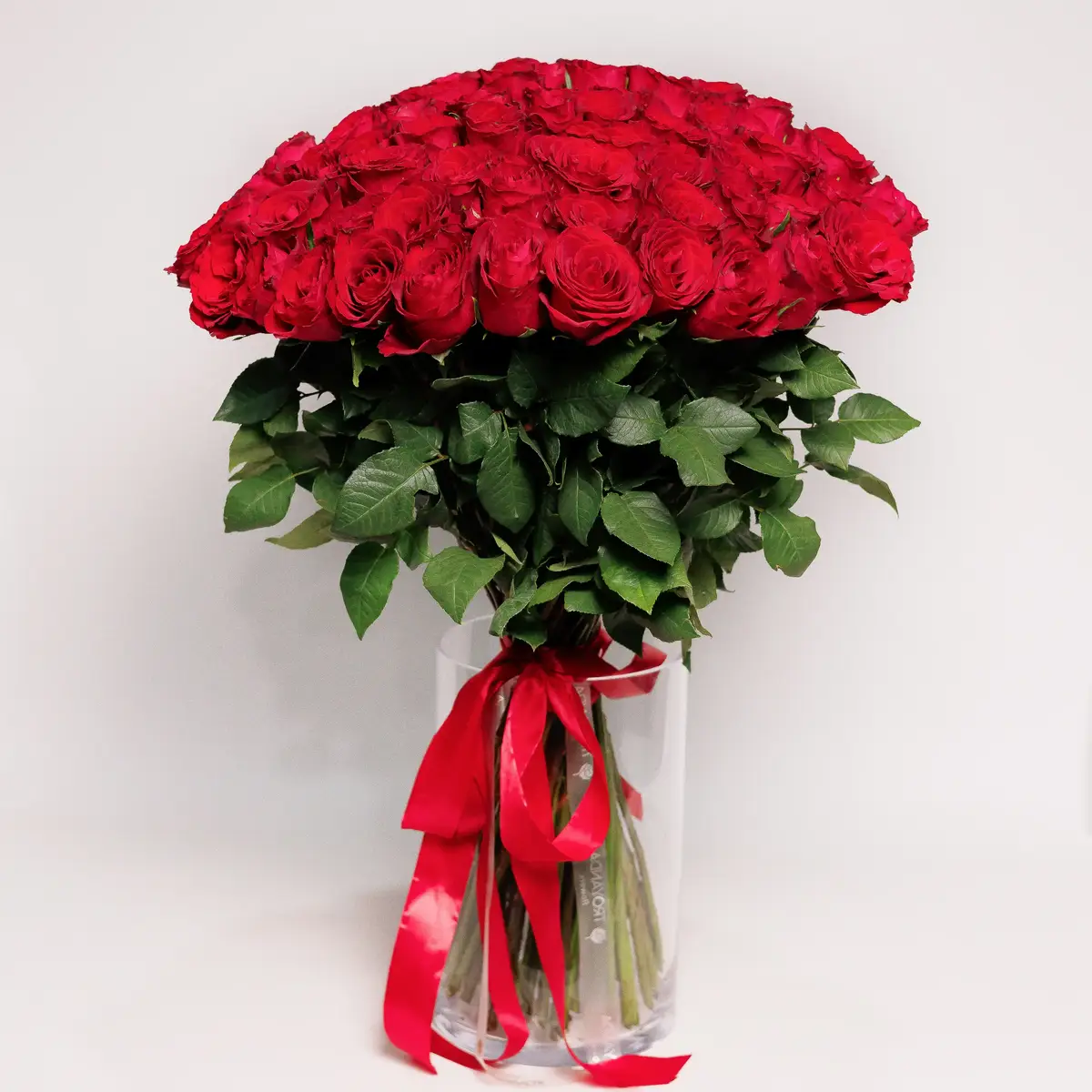 Букет 65 Троянд червоних Мадам Ред купити