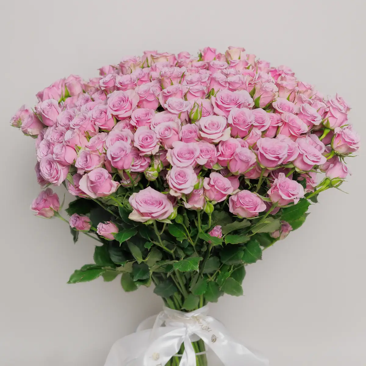 Букет 55 Роз Спрей Лейла купить недорого в Украине, фото 2