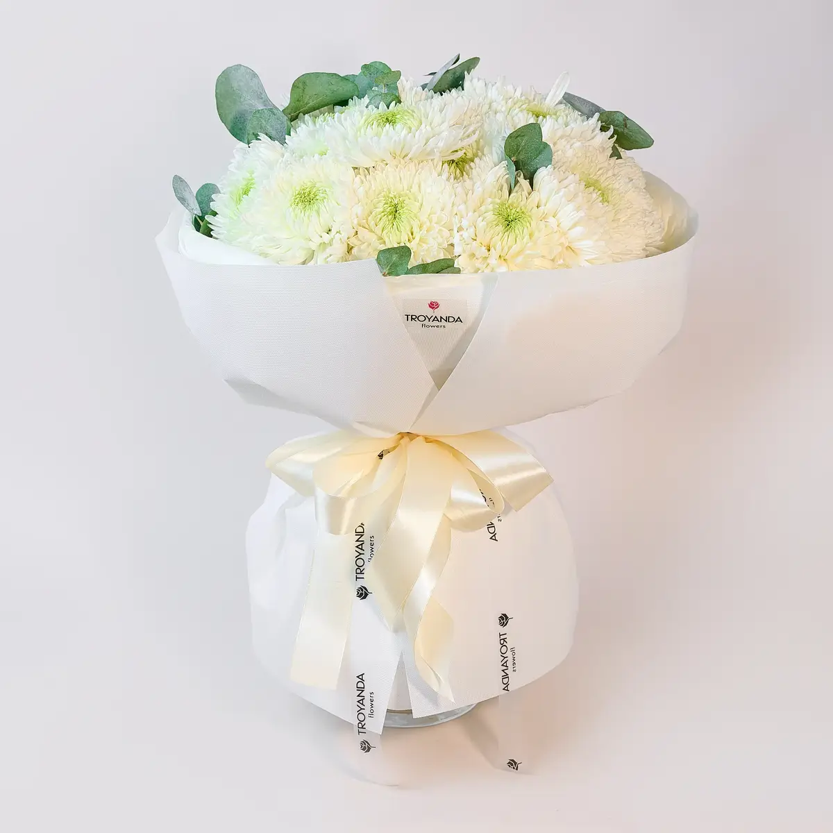 Букет из 21 одинарной бутунной белой хризантемы купить