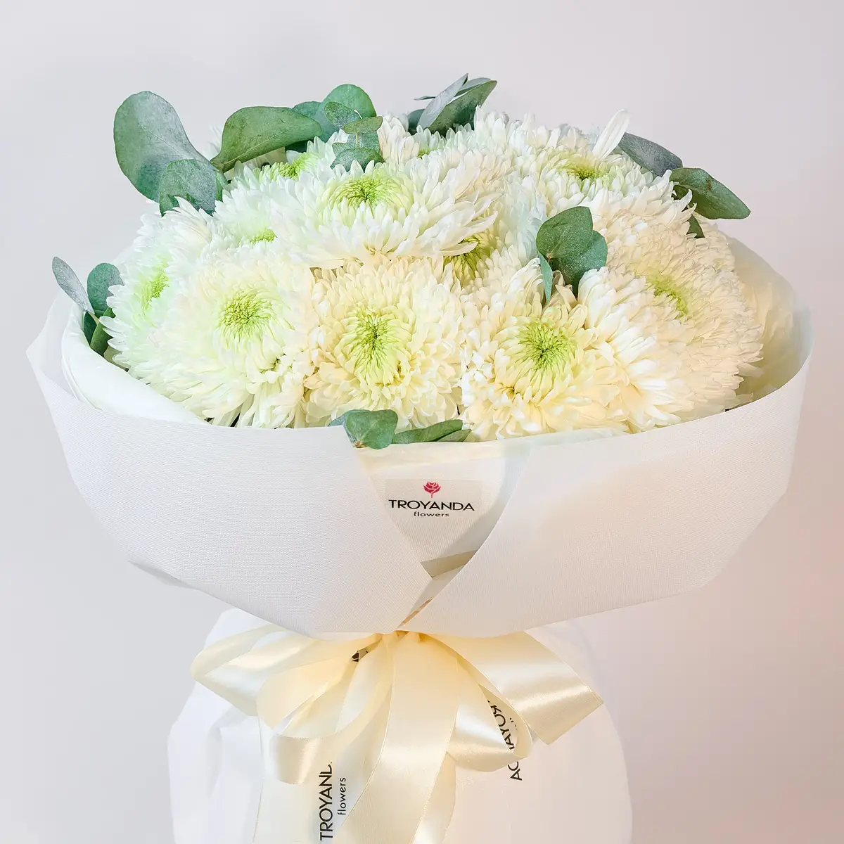 Букет из 21 одинарной бутунной белой хризантемы купить недорого в Украине, фото 2
