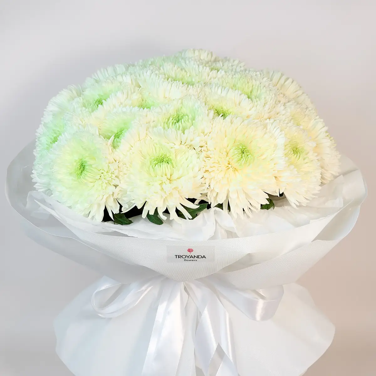 Букет из 25 однобутонных белых хризантем купить недорого в Украине, фото 2