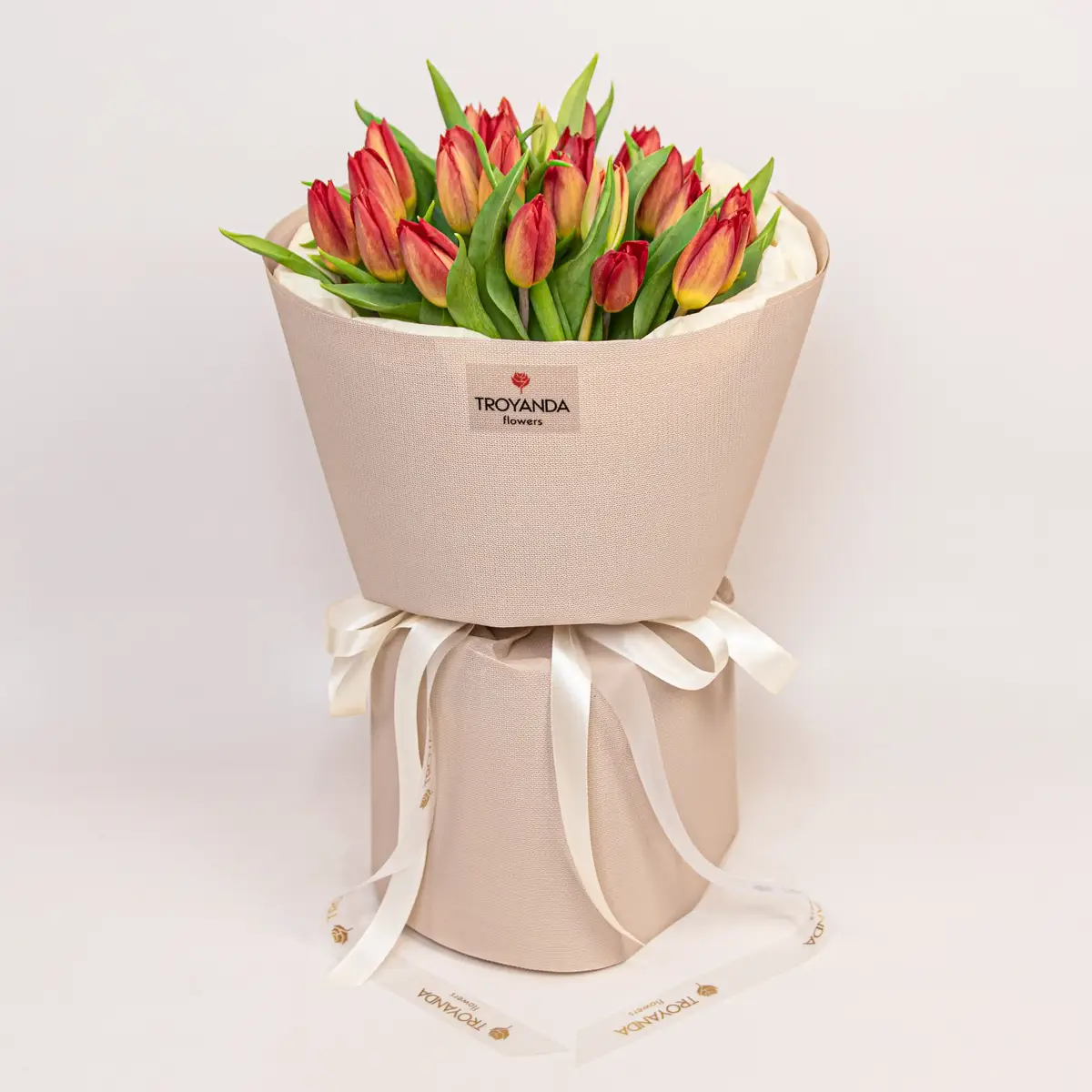 Букет 25 Червоних Тюльпанів купити