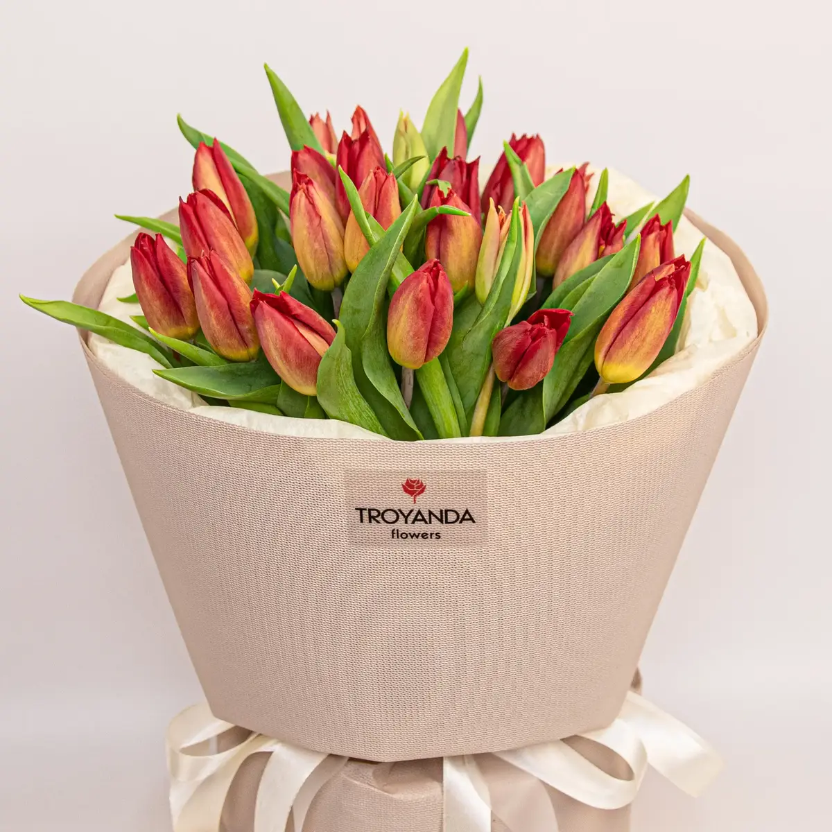 Букет 25 Червоних Тюльпанів купити недорого в Україні, фото 2
