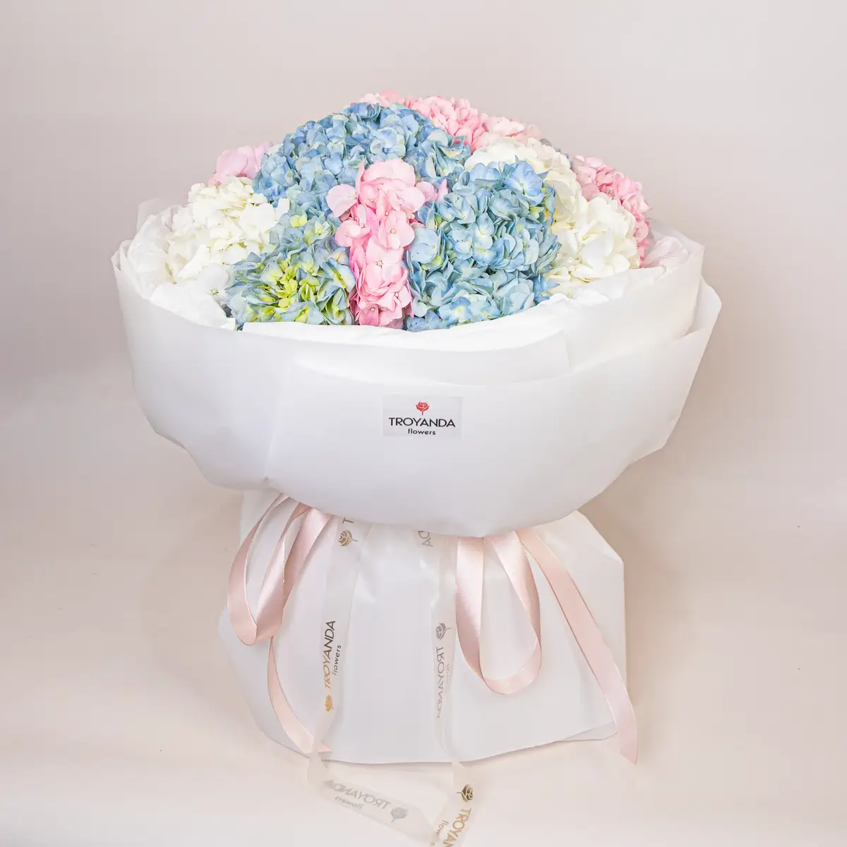 Букет из 13 гортензий микс купить