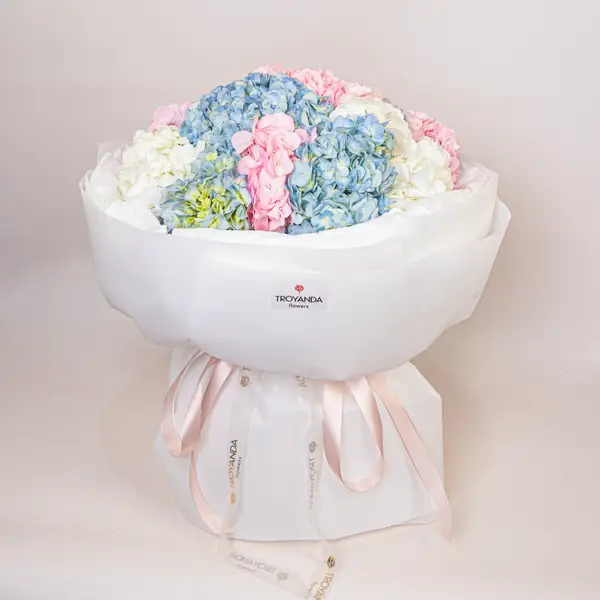 Букет из 13 гортензий микс купить