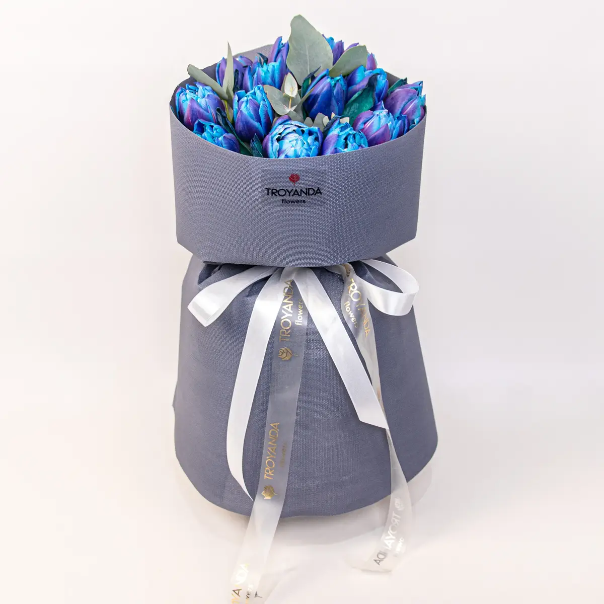 Букет 15 Фарбованих Тюльпанів з Евкаліптом купити